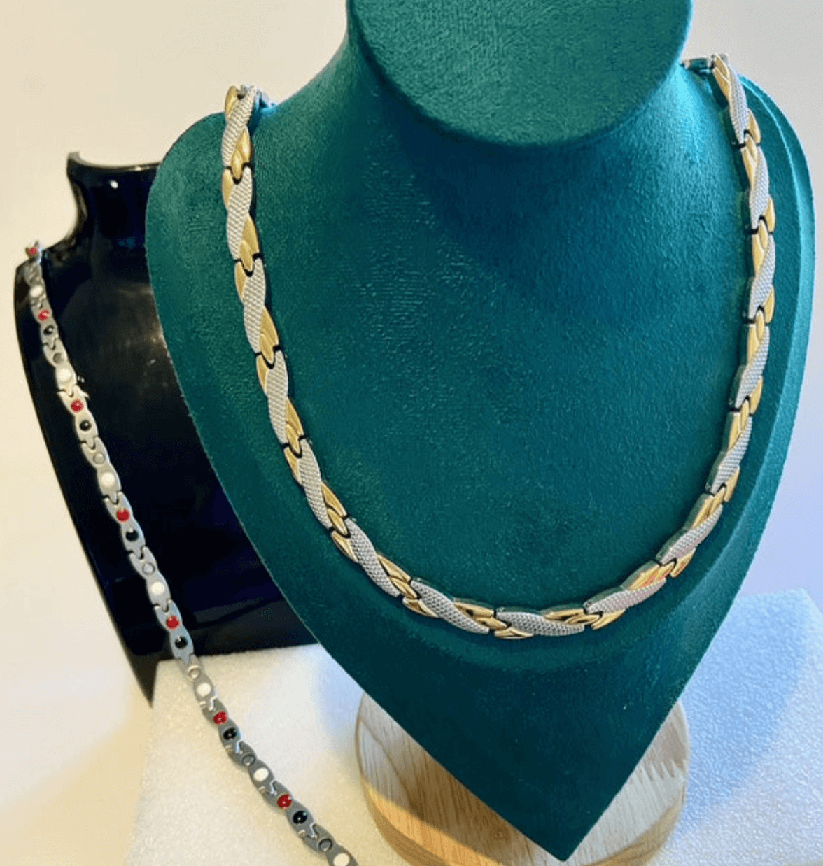 Elegant Titanium Necklace with Gold & Silver Crossover Design