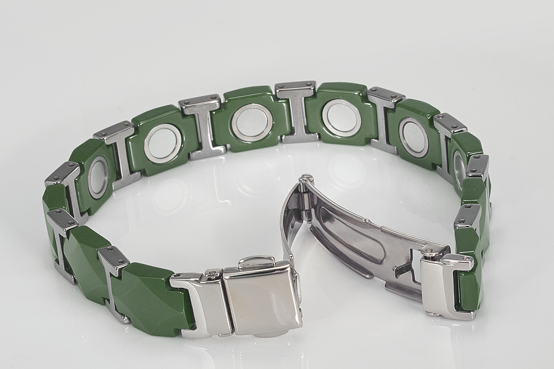 Jade Green Ceramic Elegance – Magnetic Therapy Bracelet